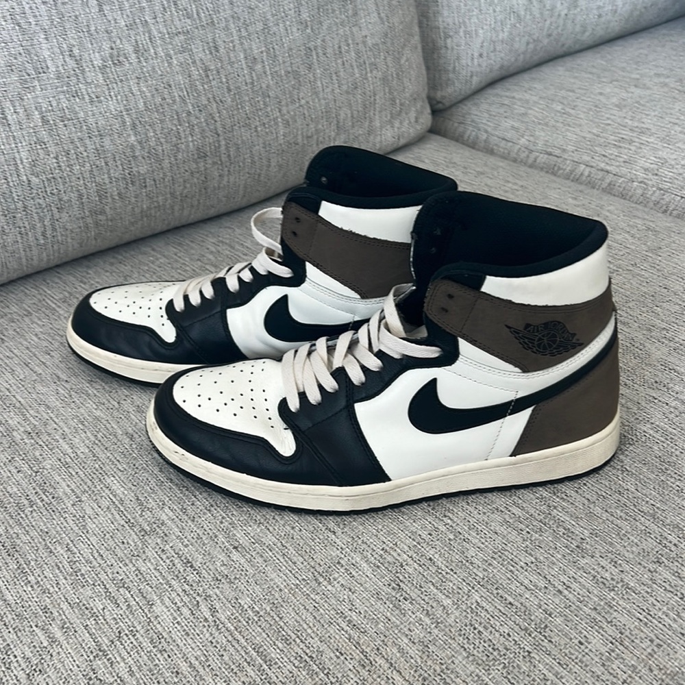 Nike Men's Air Jordan 1 Retro High Dark Mocha Size 11
